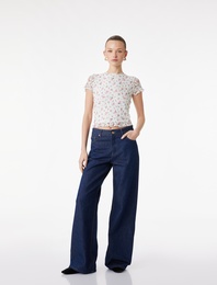 Slim Fit Kısa Kollu Yuvarlak Yaka Çiçekli Dantel Tişört