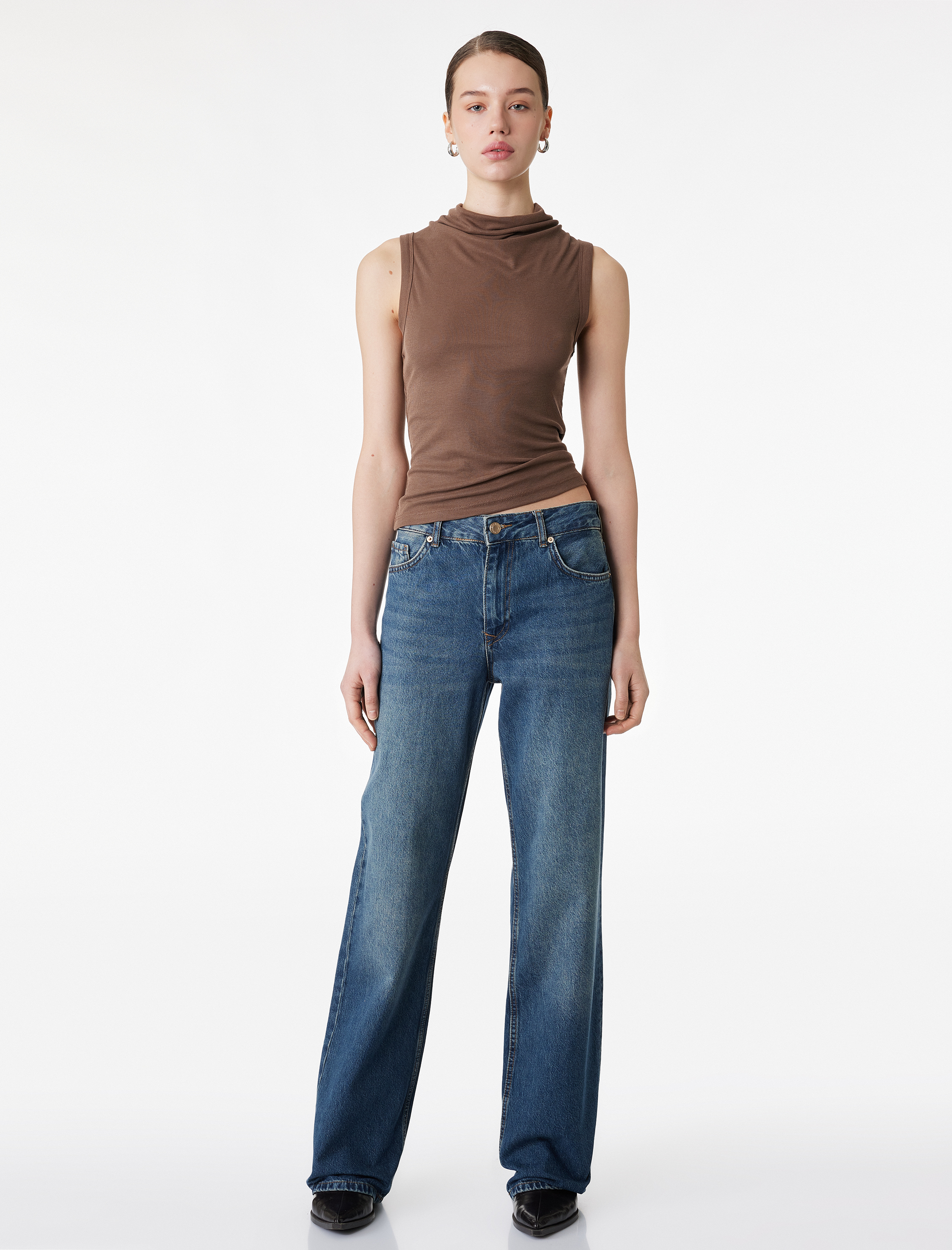   Modal Kumaş  Slim Fit Dik Hafif Degaje Yaka Kolsuz Bluz
