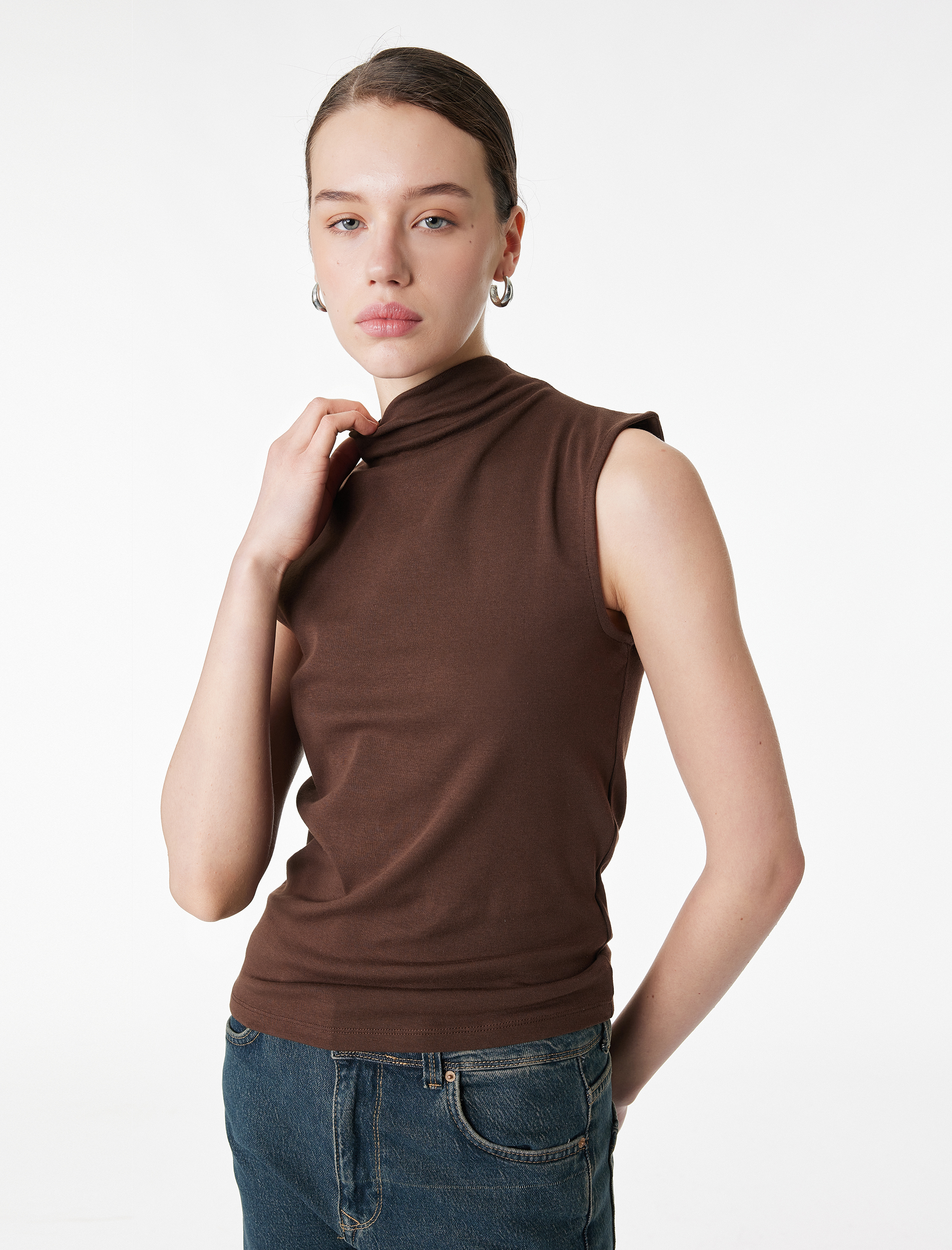 Slim Fit Pamuklu Kolsuz Dik Yaka Bluz