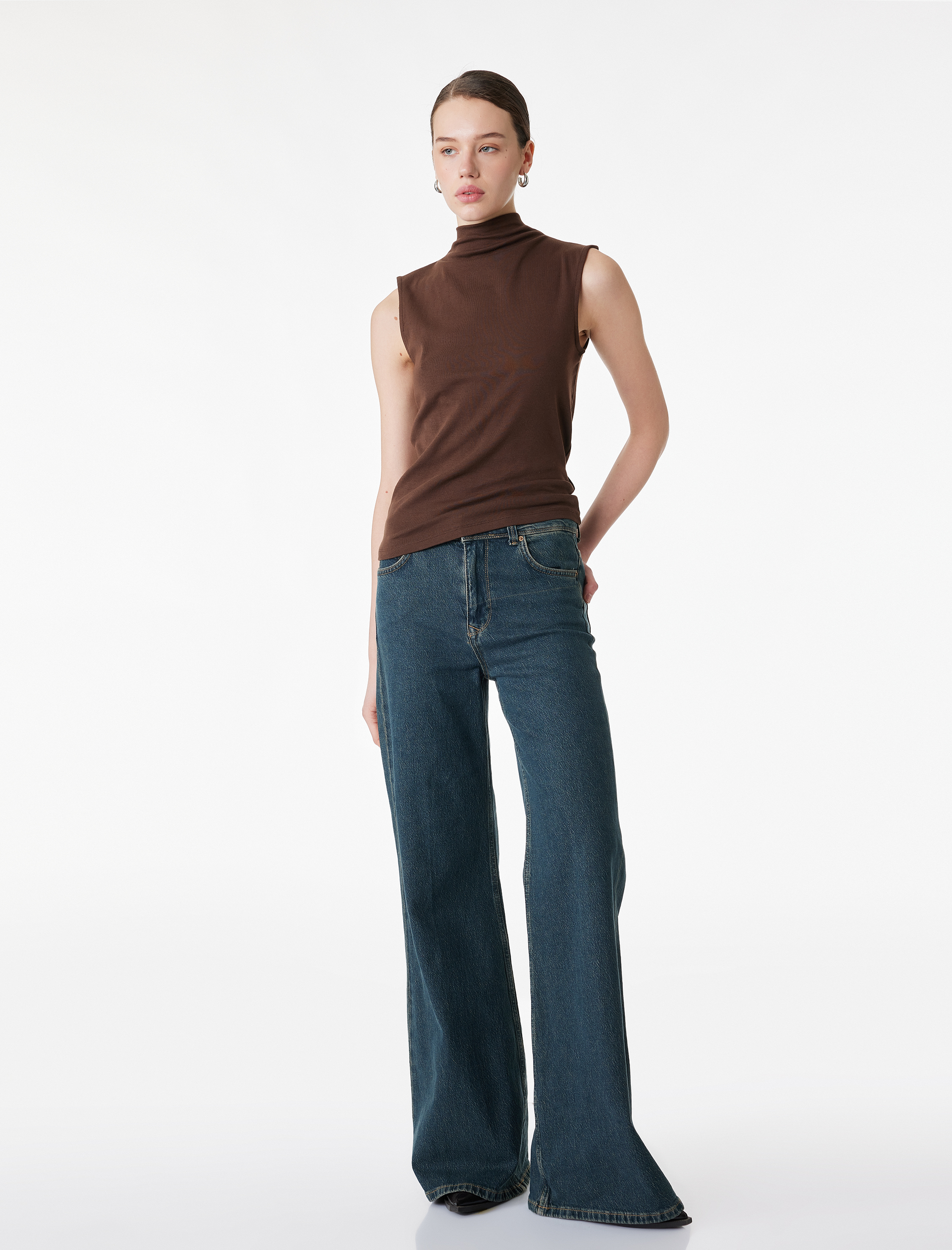 Slim Fit Pamuklu Kolsuz Dik Yaka Bluz - Görsel 2