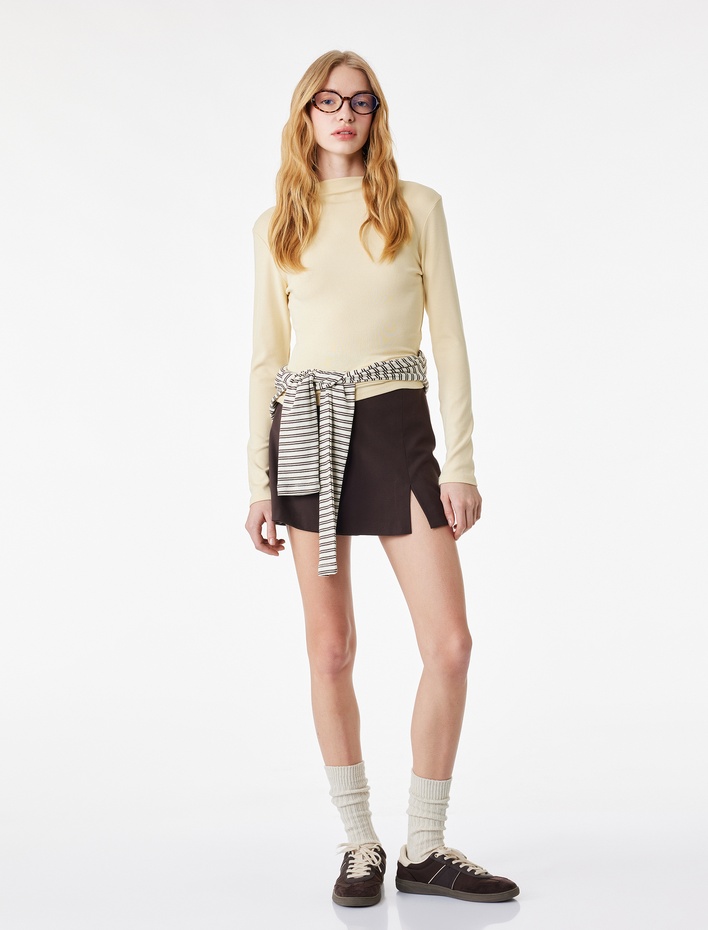  Dik Yaka Slim Fit Uzun Kollu Tişört