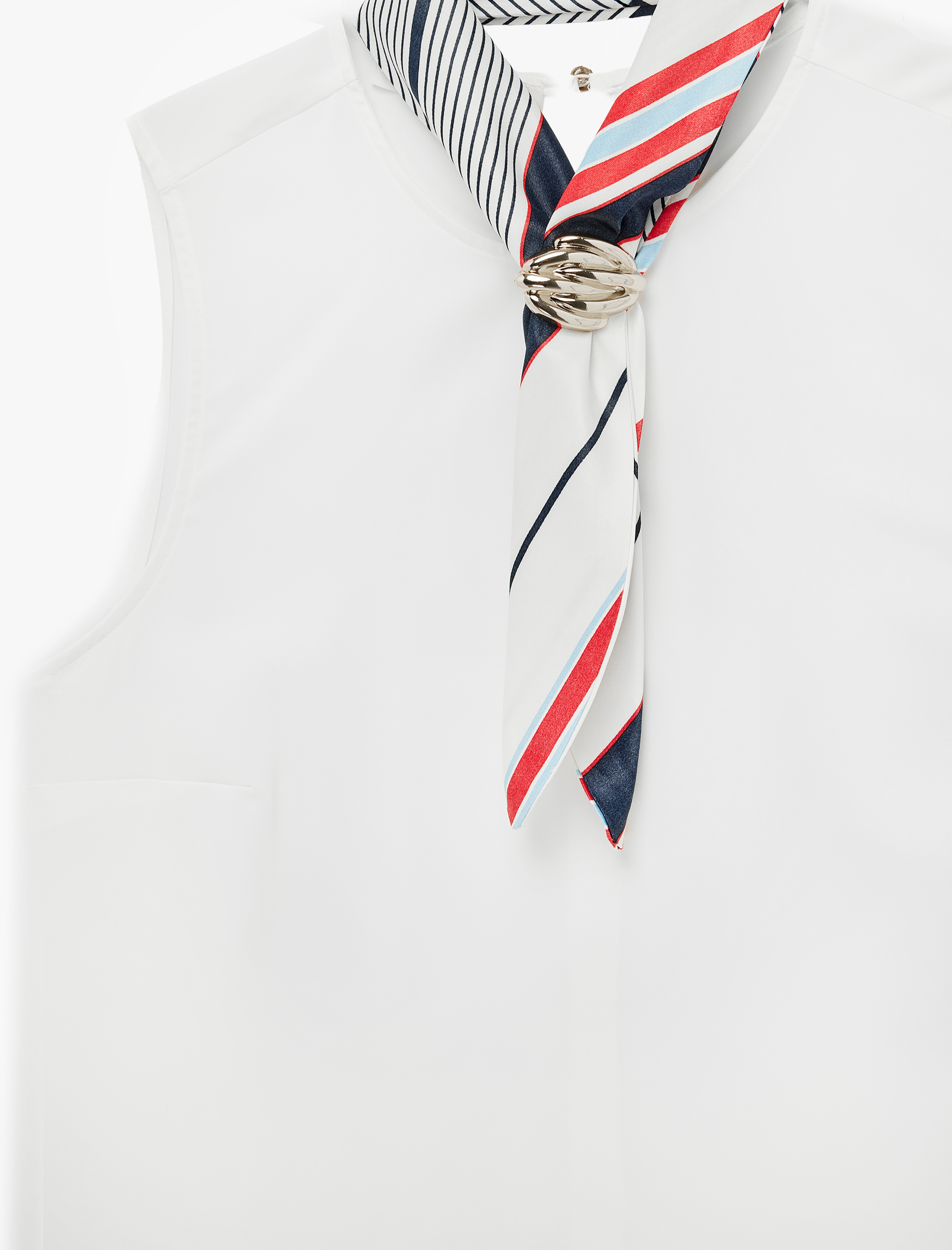   Metal Aksesuarlı Bisiklet Yaka Fular Detaylı Kolsuz Bluz