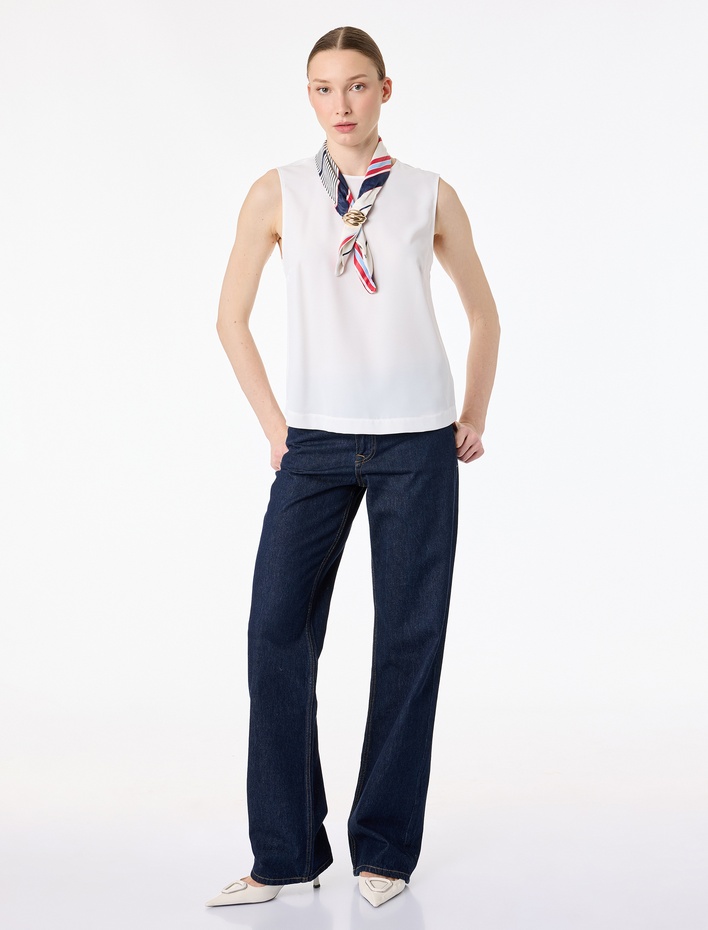  Metal Aksesuarlı Bisiklet Yaka Fular Detaylı Kolsuz Bluz