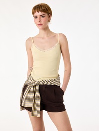 Dantel Detaylı V Yaka Kolsuz Pamuklu Atlet