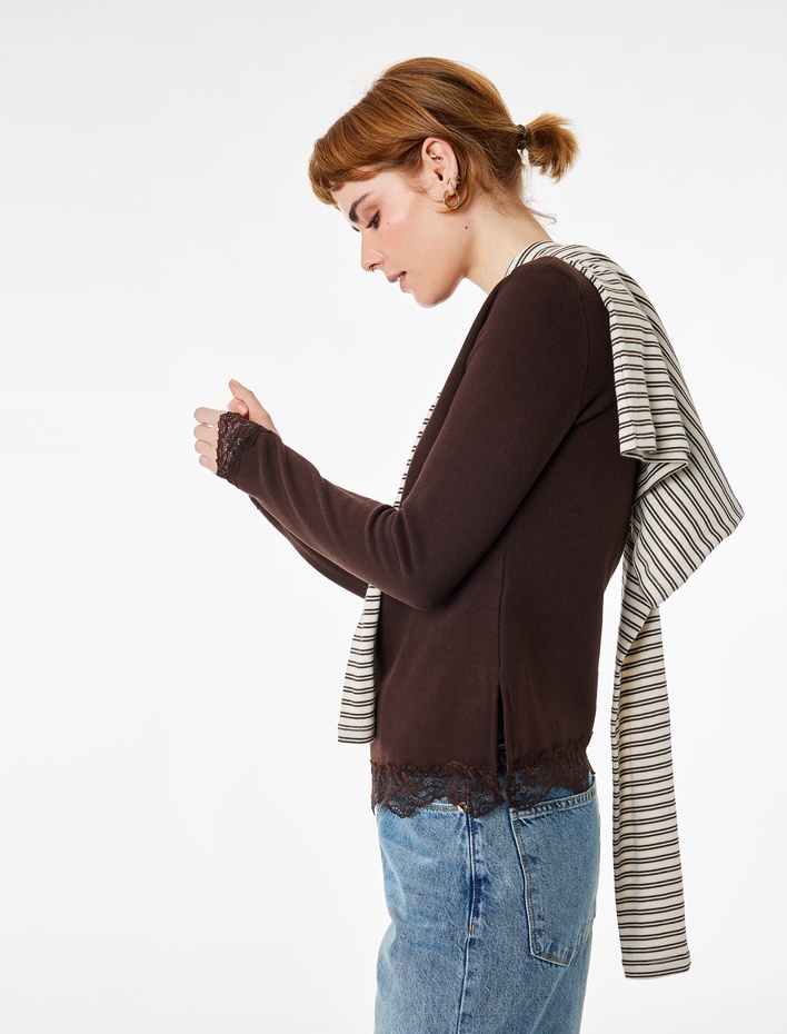  Dantel Detaylı Asimetrik Kesim Kayık Yaka Uzun Kollu Tişört