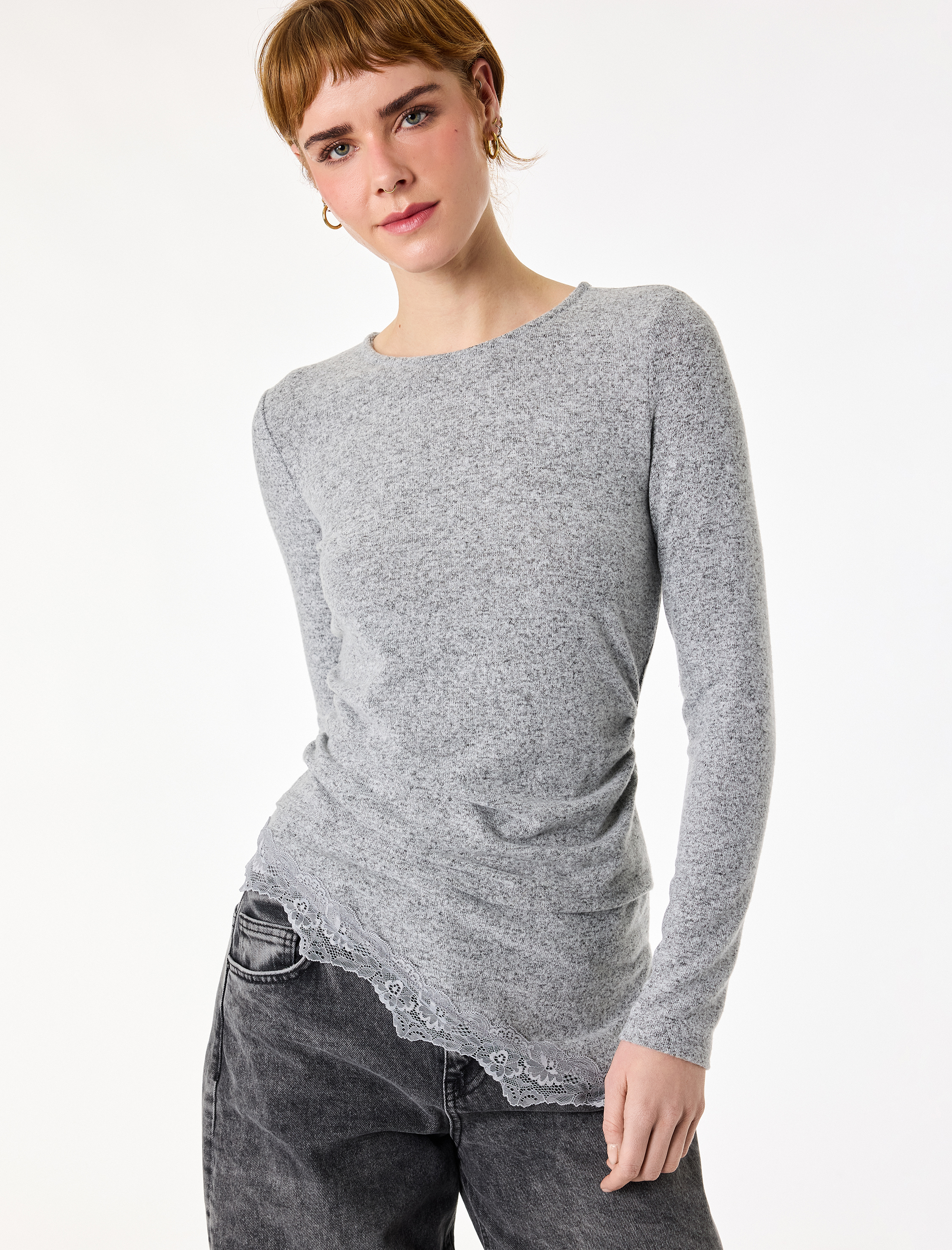   Slim Fit Uzun Kollu Viskon Karışımlı Dantel Detaylı Asimetrik Tişört