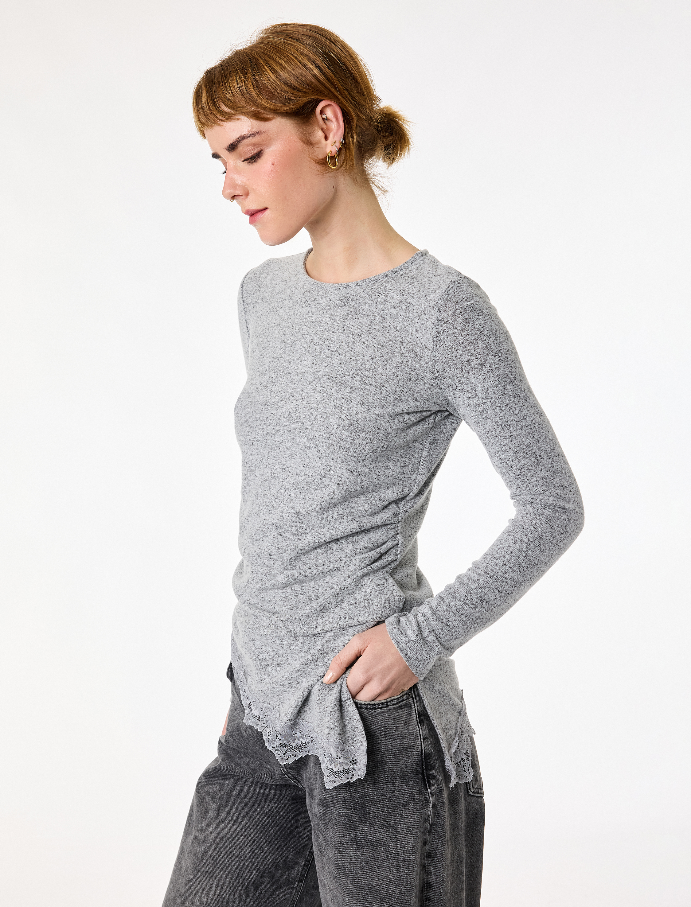   Slim Fit Uzun Kollu Viskon Karışımlı Dantel Detaylı Asimetrik Tişört