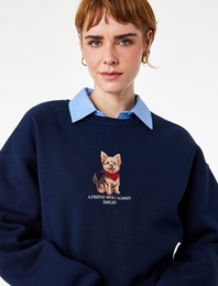 Şardonlu Rahat Kalıp Bisiklet Yaka Köpek Baskılı Sweatshirt