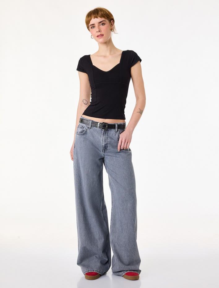  Slim Fit Kısa Kollu V Yaka Viskon Tişört