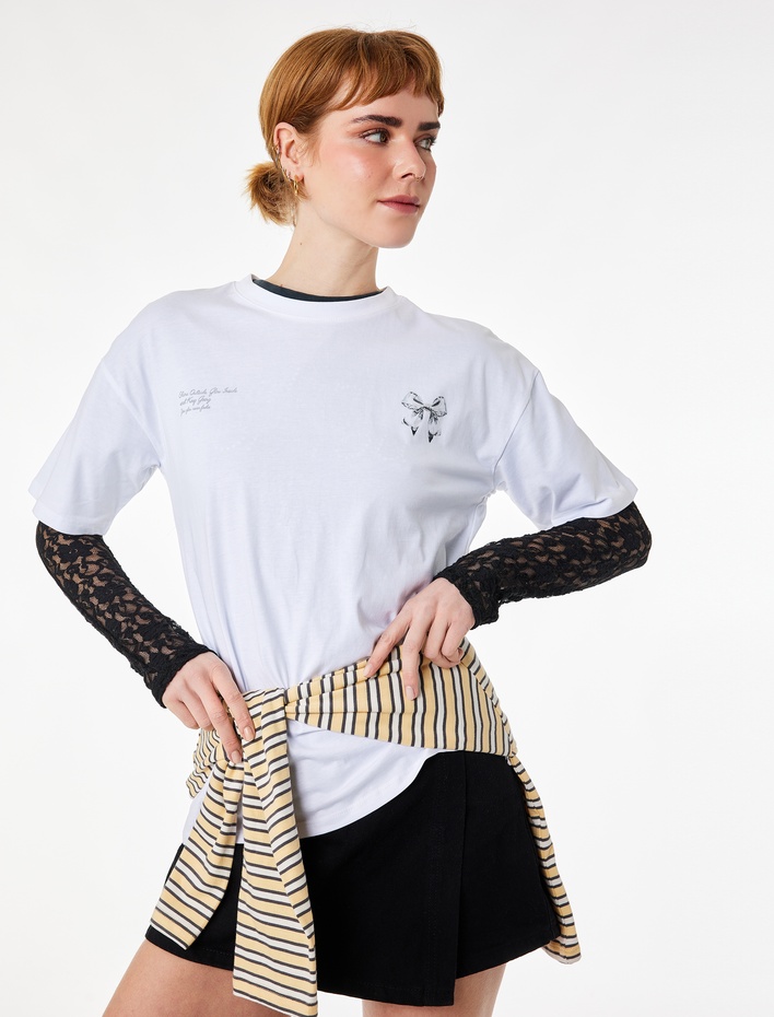  Arkası Baskılı Fiyonklu Rahat Kalıp Kısa Kollu Bisiklet Yaka Pamuklu Tişört