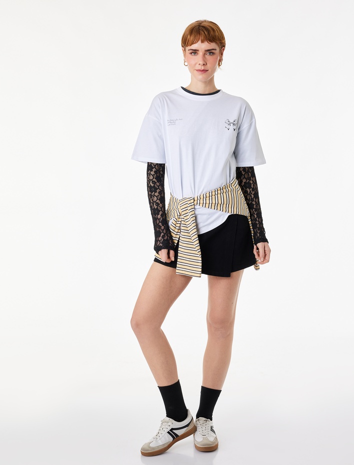  Arkası Baskılı Fiyonklu Rahat Kalıp Kısa Kollu Bisiklet Yaka Pamuklu Tişört