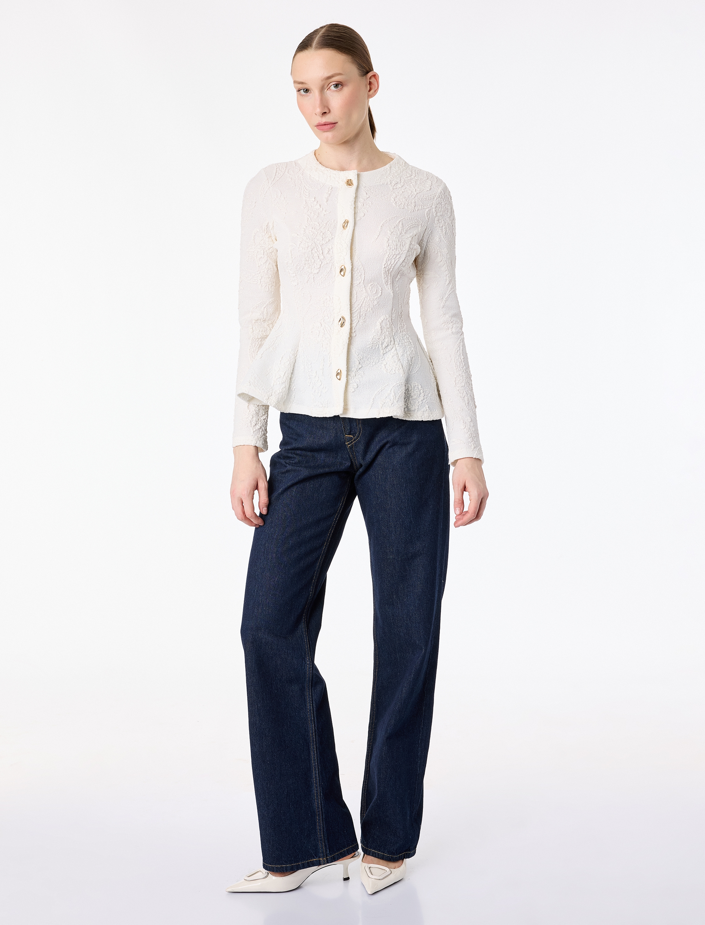   Slim Fit Mücevher Düğme Detaylı Uzun Kollu Bisiklet Yaka Floral Dokulu Hırka