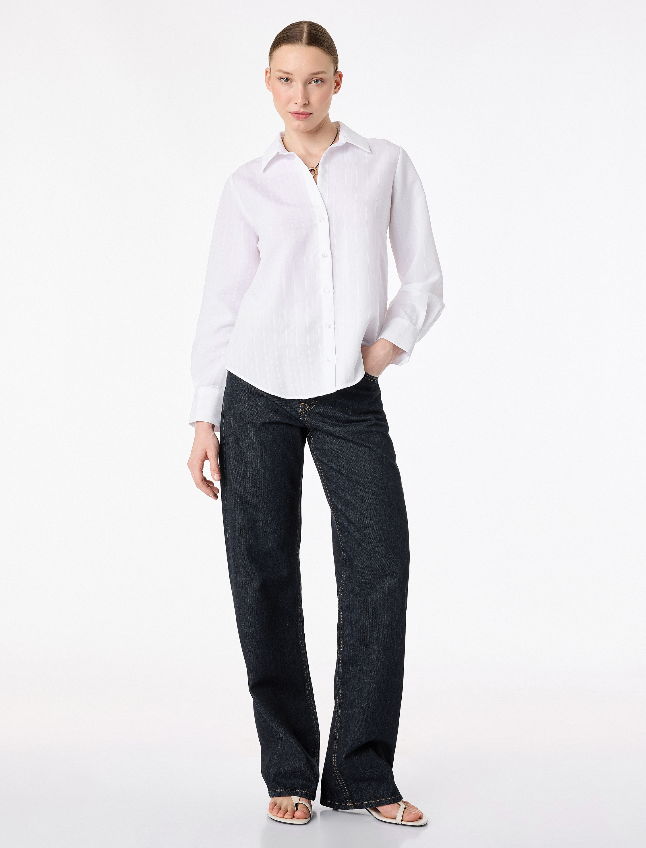 Viskon Karışımlı Regular Fit Uzun Kollu Kaçık Yaka Gömlek - Görsel 3