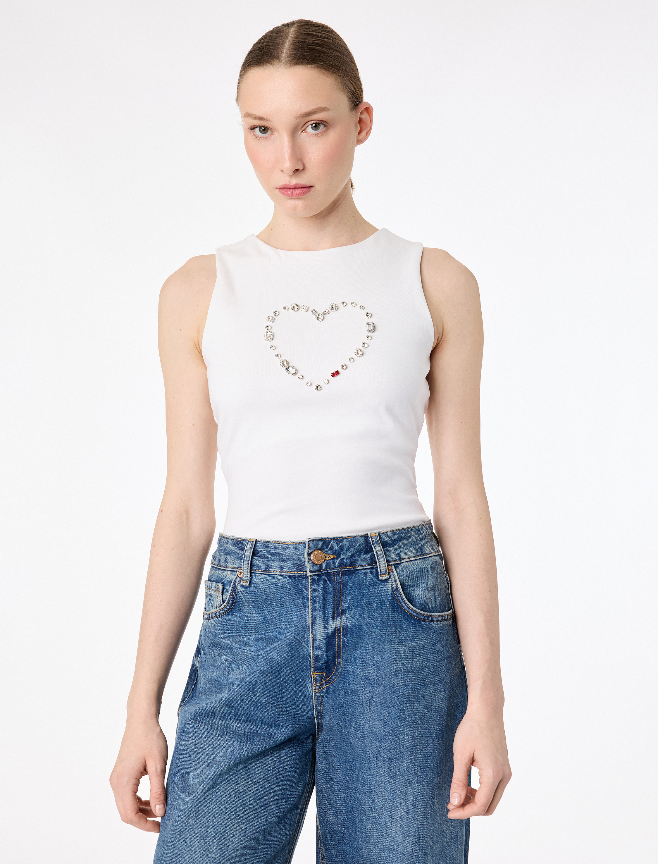   Pamuklu Slim Fit Kolsuz Bisiklet Yaka Taş Detaylı Kalpli Bluz