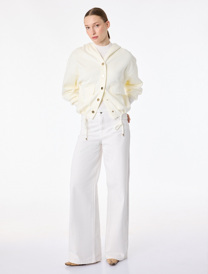  Uzun Kollu Bağlama Detaylı Cepli Düğmeli Kapüşonlu Triko Hırka