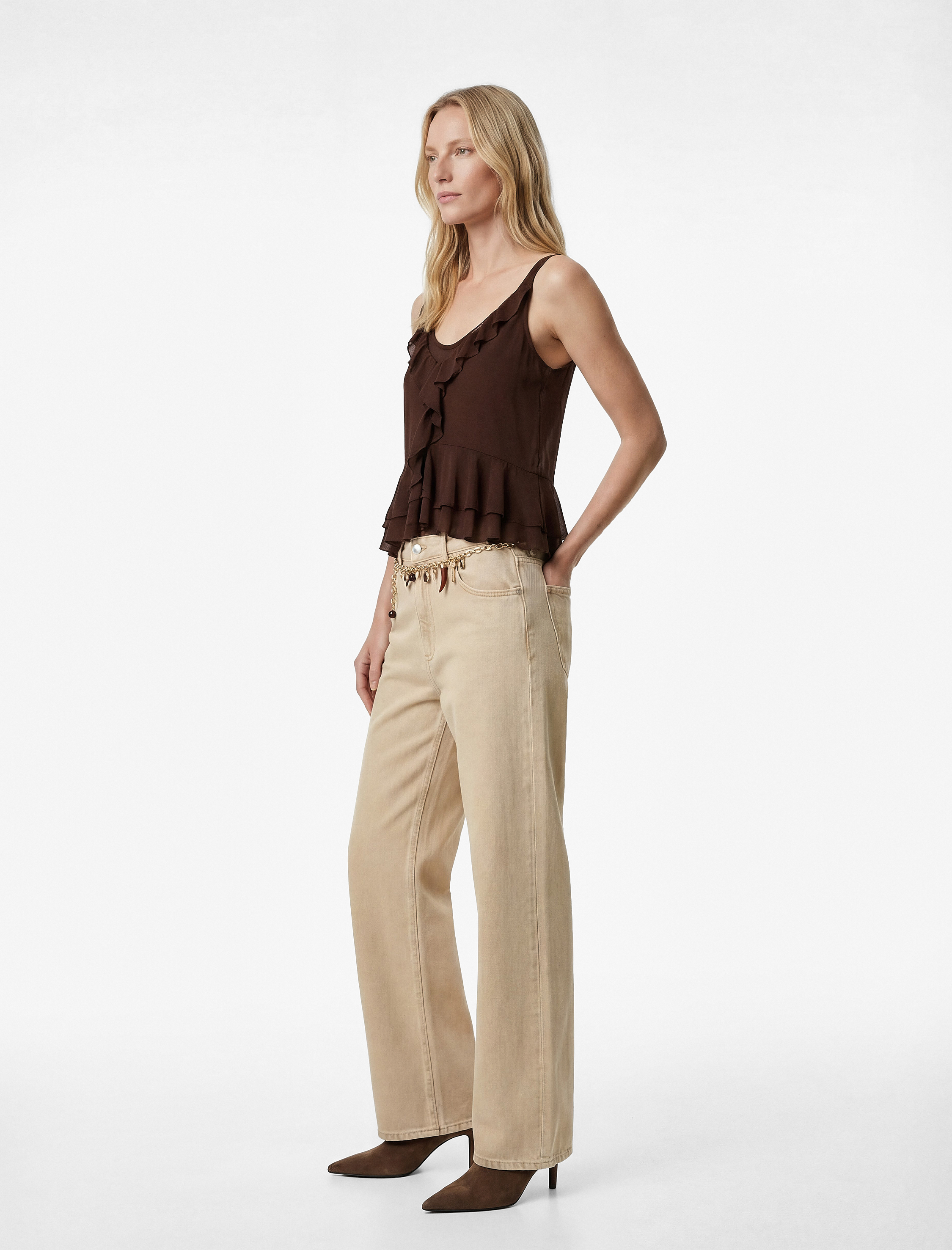   Volan Detaylı V Yaka Fırfırlı Askılı Bluz