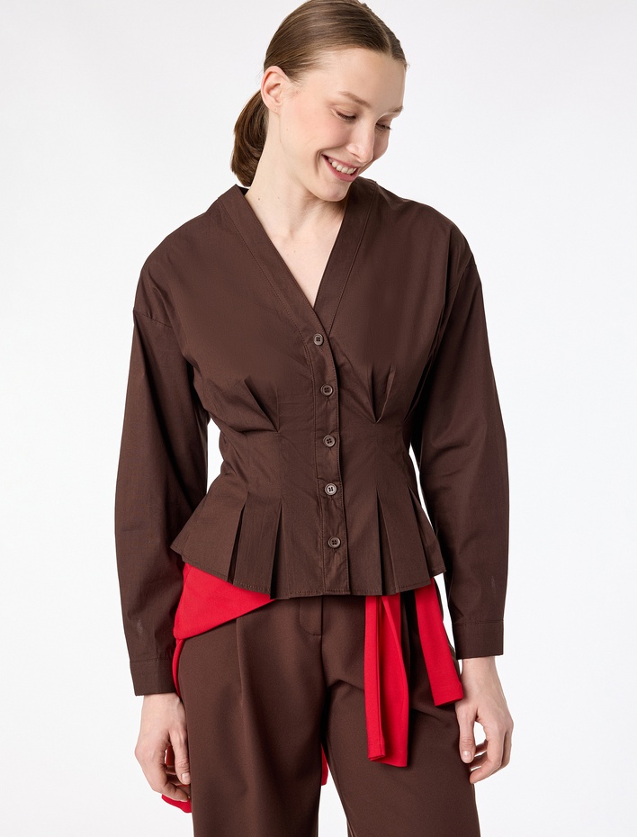  Pamuklu Uzun Kollu Düğmeli V Yaka Gömlek