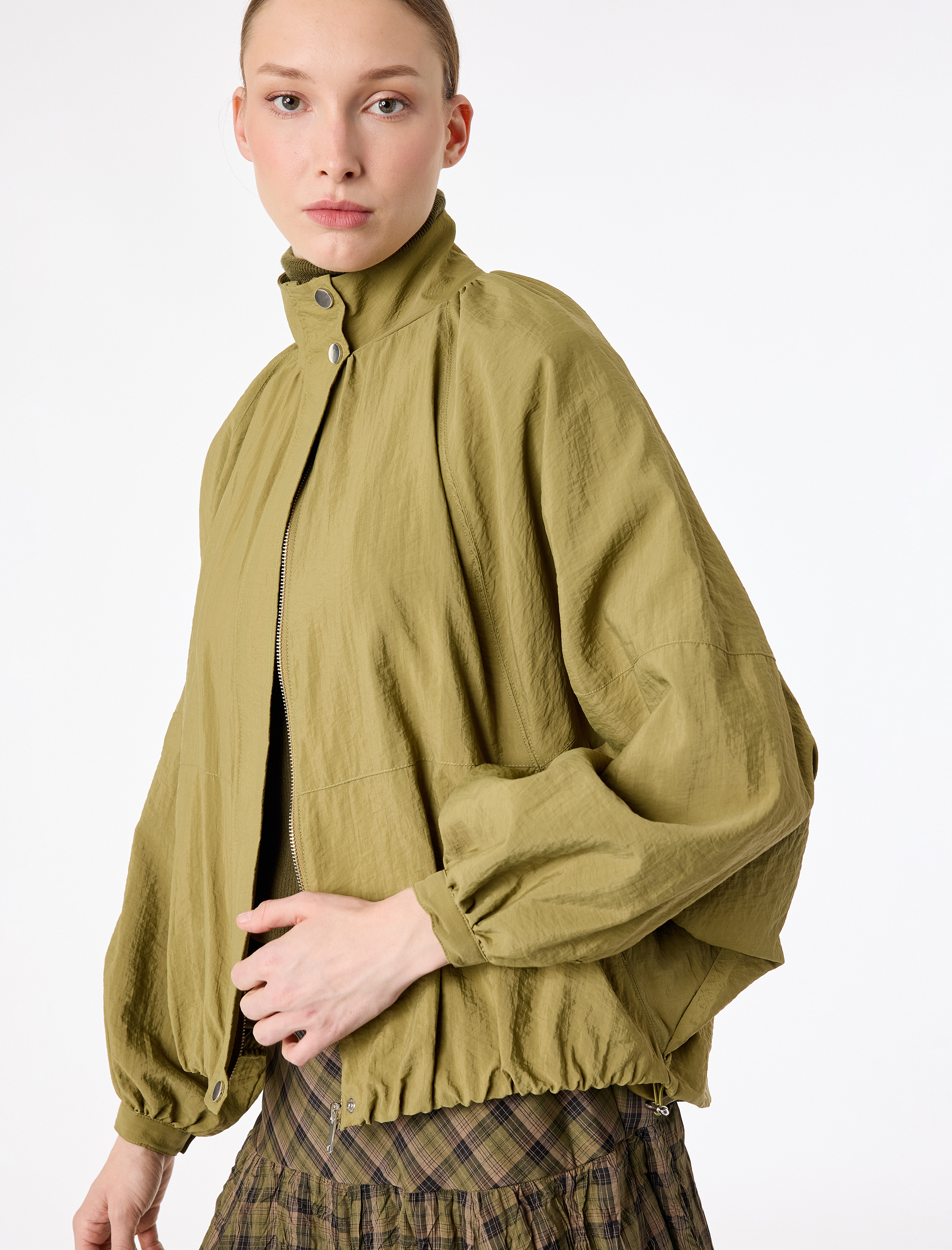   Paraşüt Kumaş Uzun Kollu Cepli Dik Yaka Fermuarlı Oversize Yağmurluk