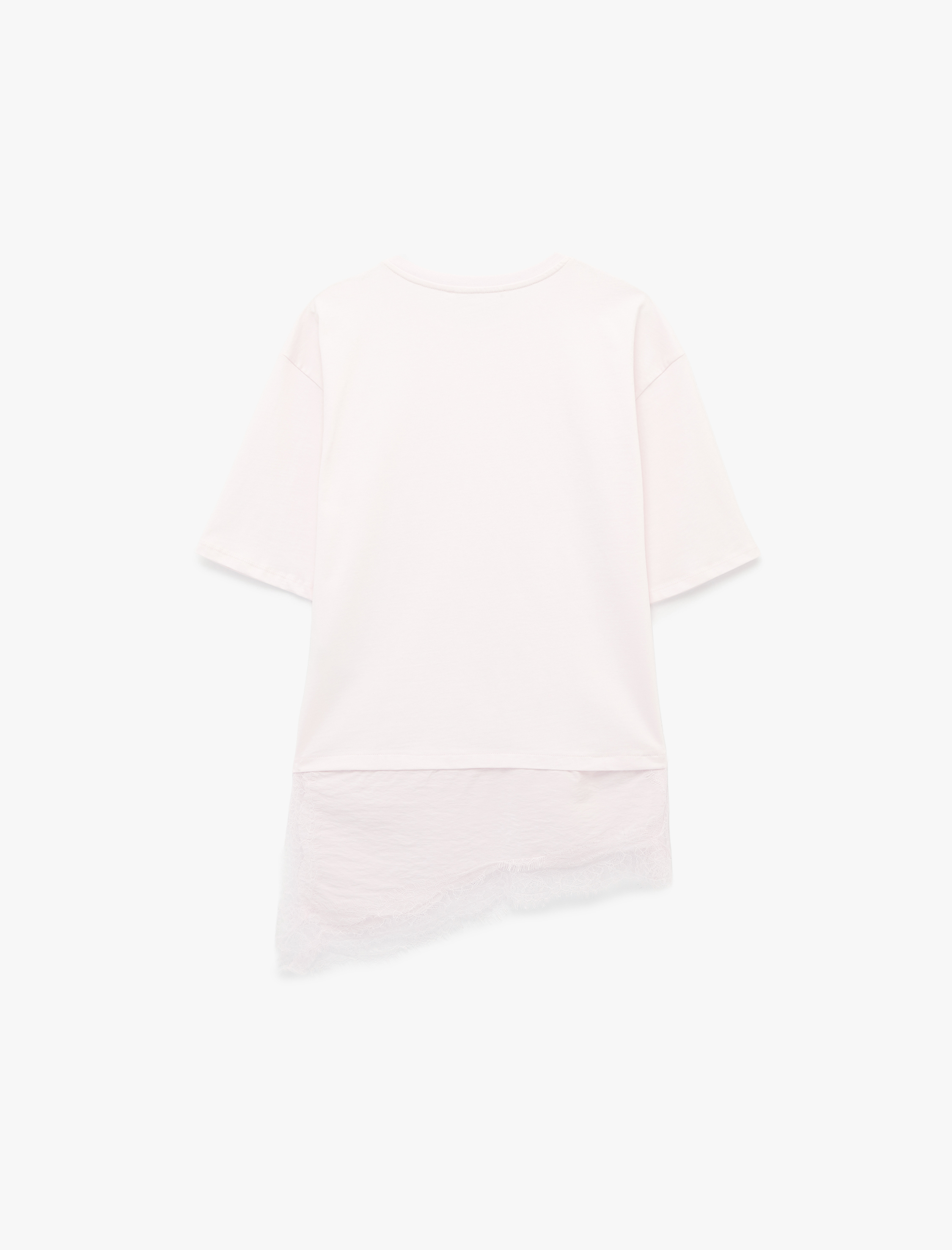   Regular Fit Kısa Kollu Bisiklet Yaka Asimetrik Dantel Detaylı Tişört