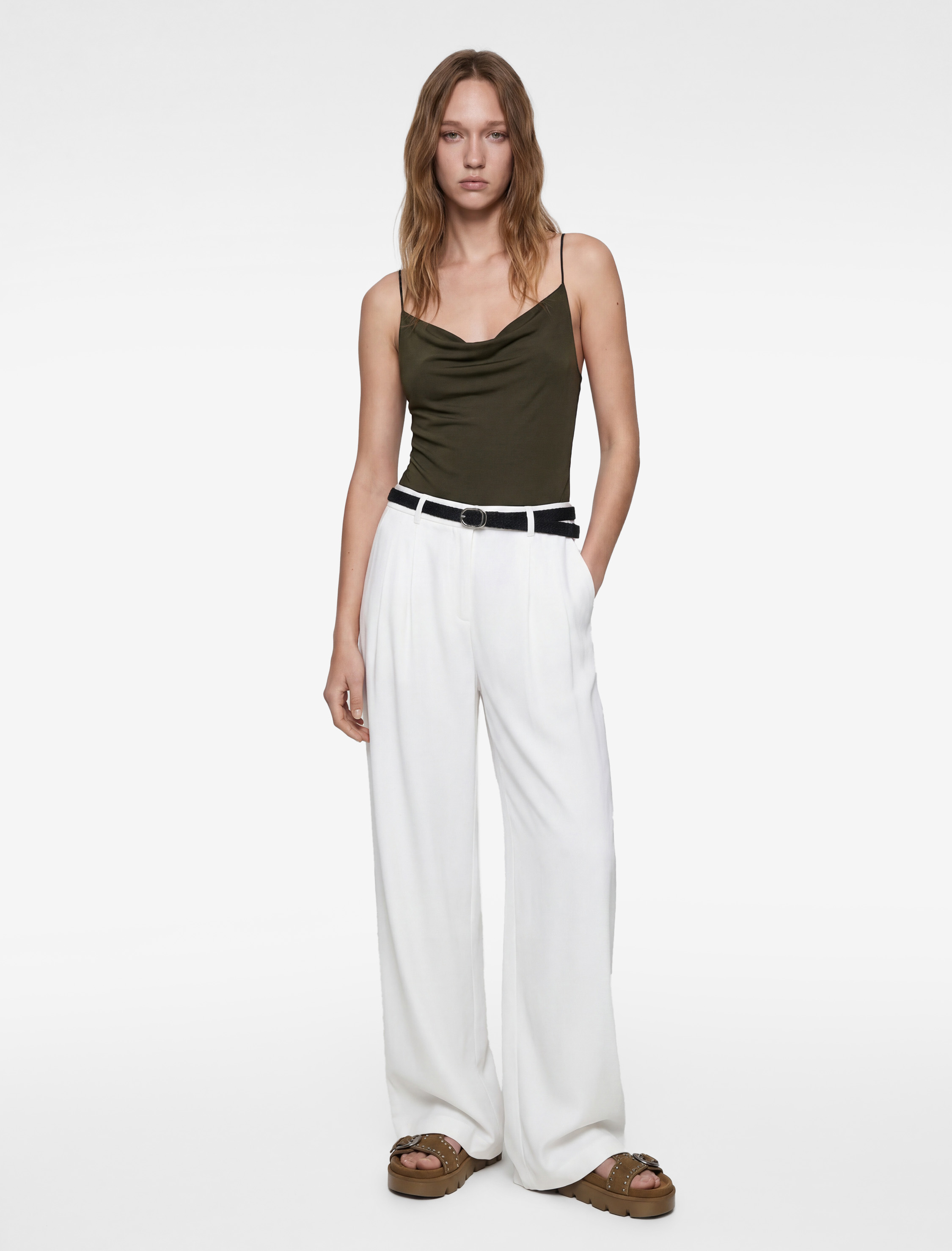   Slim Fit Degaje Yaka İnce Askılı Bodysuit