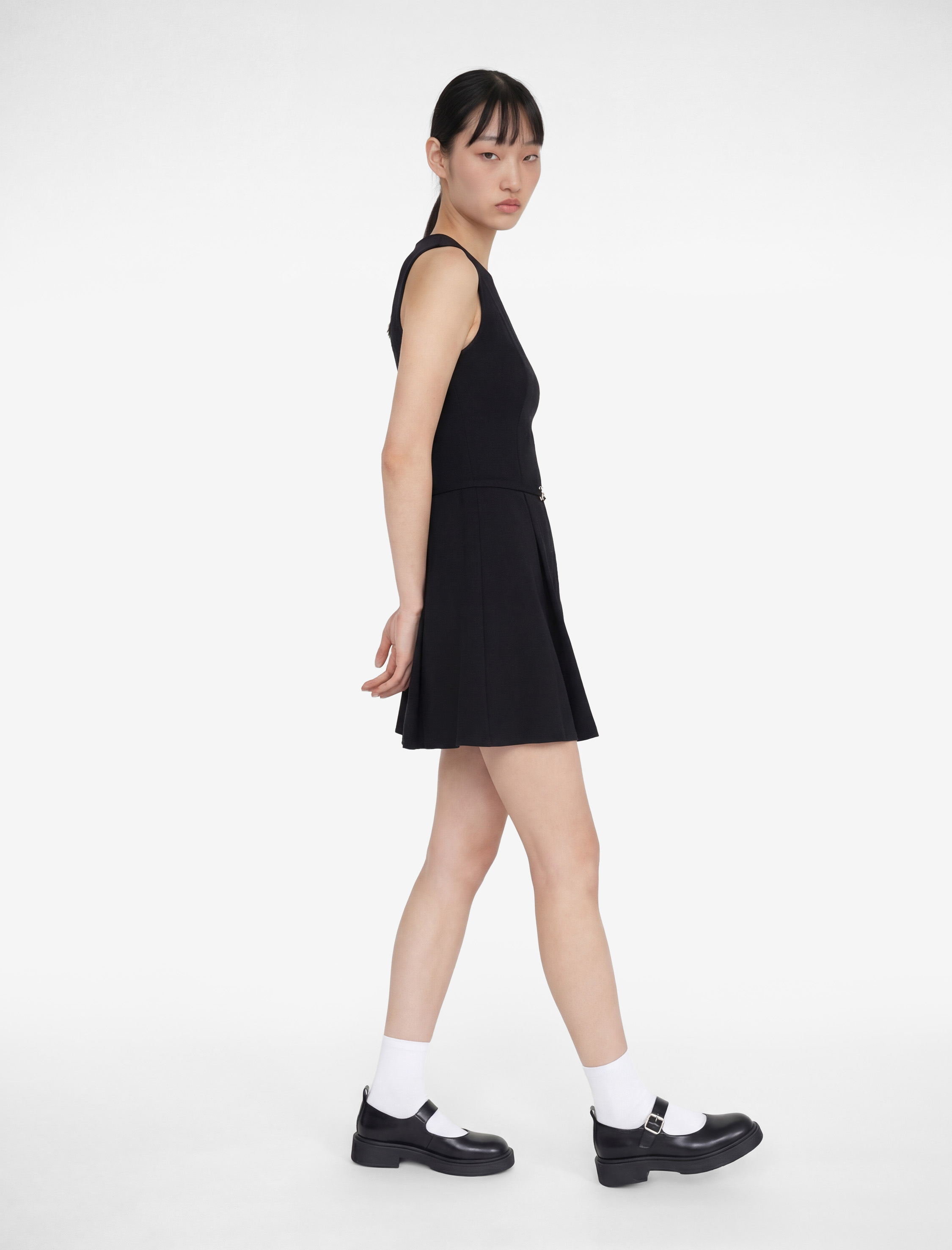   Kemer Detaylı Bisiklet Yaka Kolsuz Mini Kloş Elbise