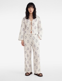 Pamuklu Uzun Kollu Çiçekli Bağlama Detaylı V Yaka Müslin Bluz