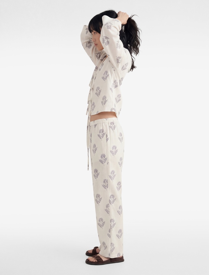  Pamuklu Uzun Kollu Çiçekli Bağlama Detaylı V Yaka Müslin Bluz