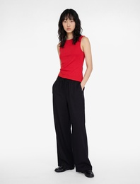 Slim Fit Asimetrik Kesim Kolsuz Kayık Yaka Bluz