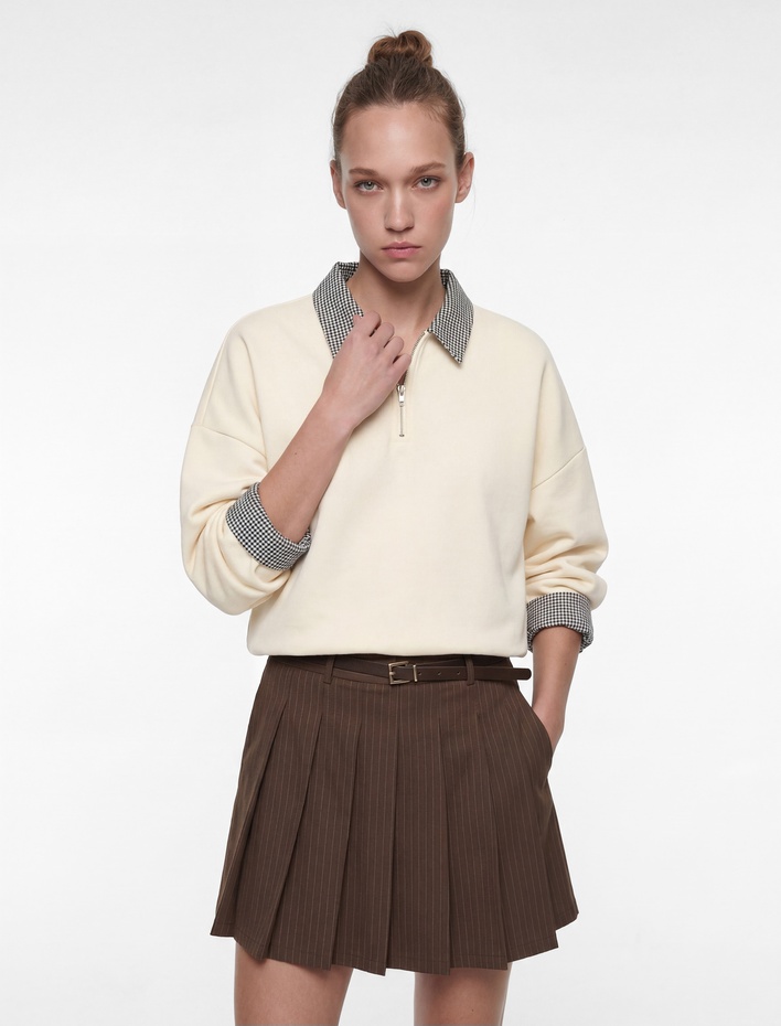  Rahat Kalıp Uzun Kollu Kareli Yaka Detaylı Yarım Fermuarlı Sweatshirt