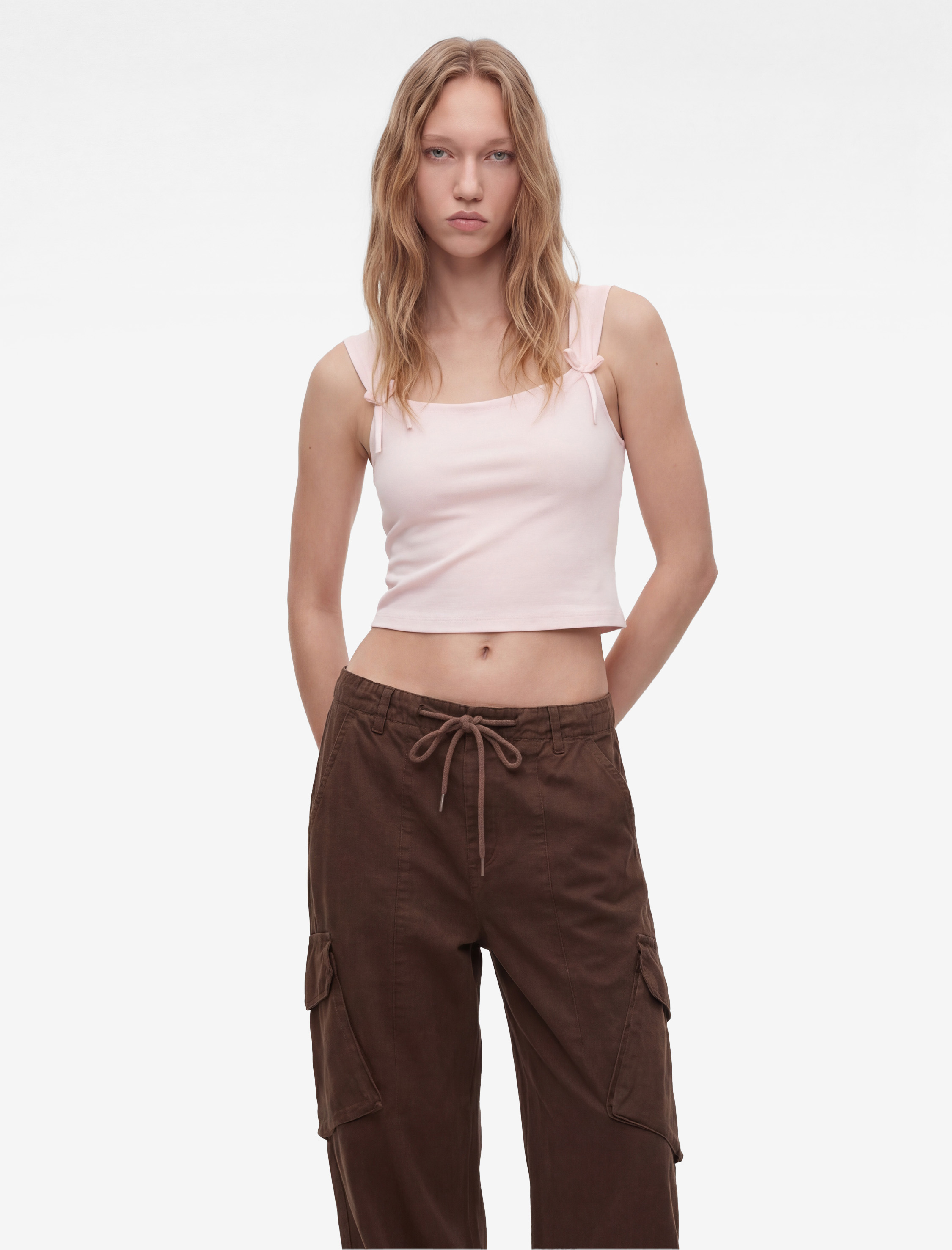   Pamuklu Slim Fit Kolsuz Kare Yaka Fiyonklu Bluz