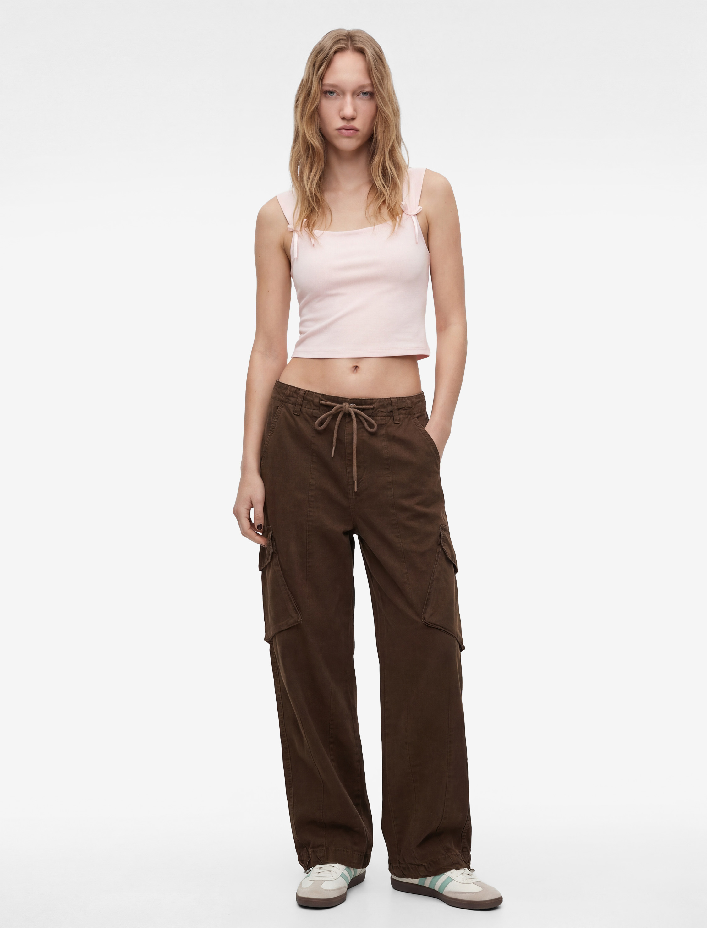   Pamuklu Slim Fit Kolsuz Kare Yaka Fiyonklu Bluz