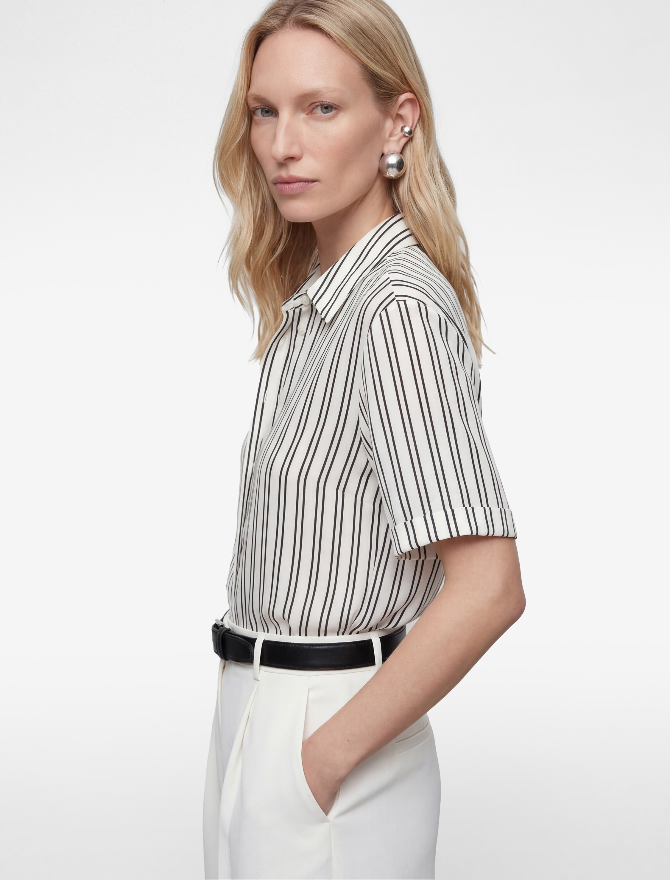 Klasik Yaka Düğmeli Kısa Kollu Viskon Gömlek - Görsel 3