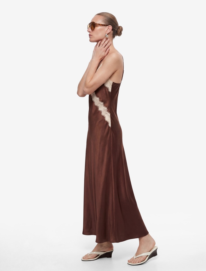  Dantel Detaylı İnce Askılı Uzun Saten Slip Elbise