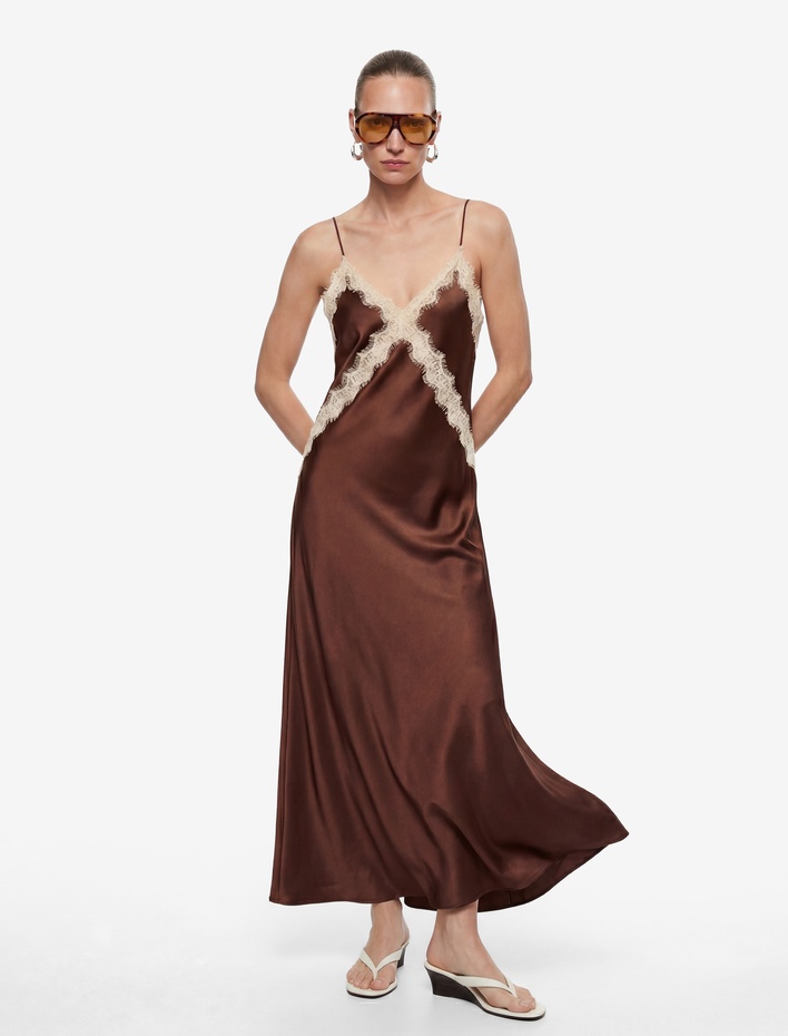  Dantel Detaylı İnce Askılı Uzun Saten Slip Elbise