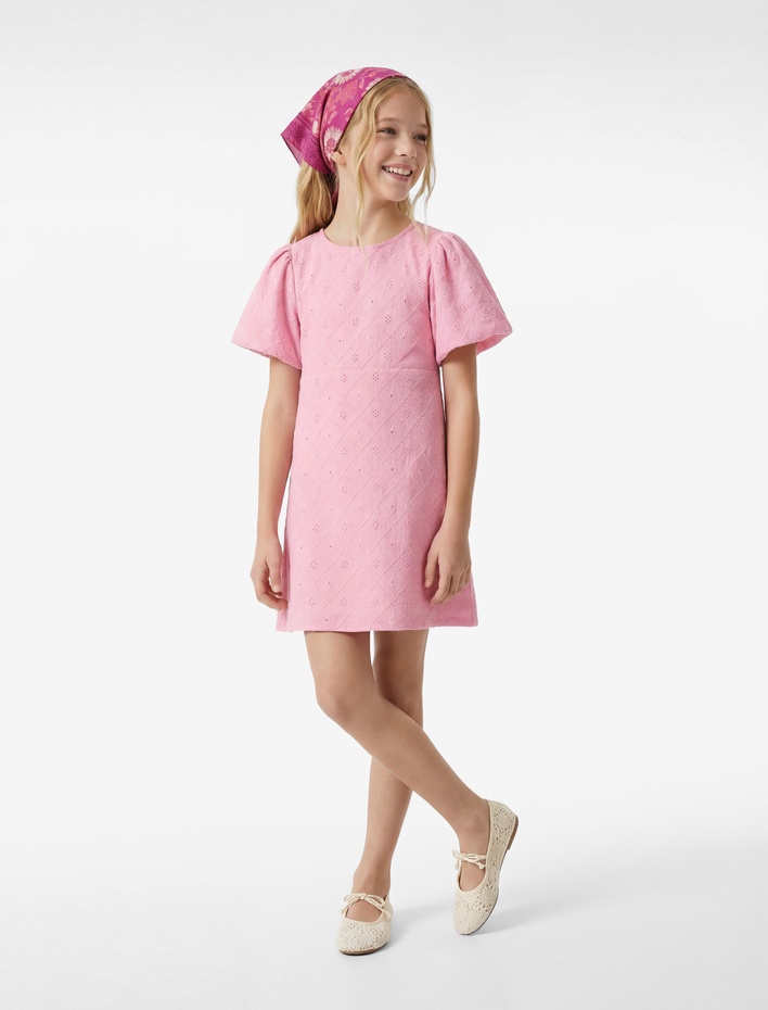 Kız Çocuk Fiyonklu Pencere Detaylı Kısa Kollu Bisiklet Yaka Brodeli Elbise