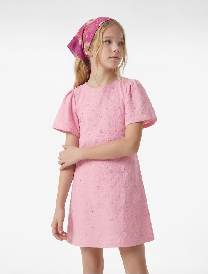Kız Çocuk Fiyonklu Pencere Detaylı Kısa Kollu Bisiklet Yaka Brodeli Elbise