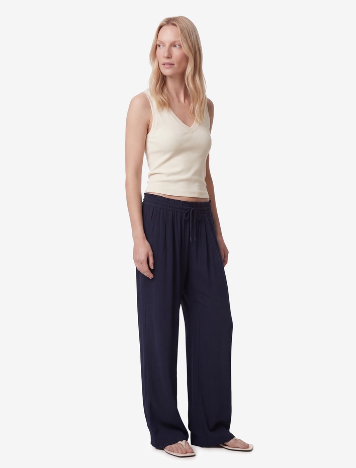  Rahat Kalıp Cepli Viskon Geniş Paça Pantolon