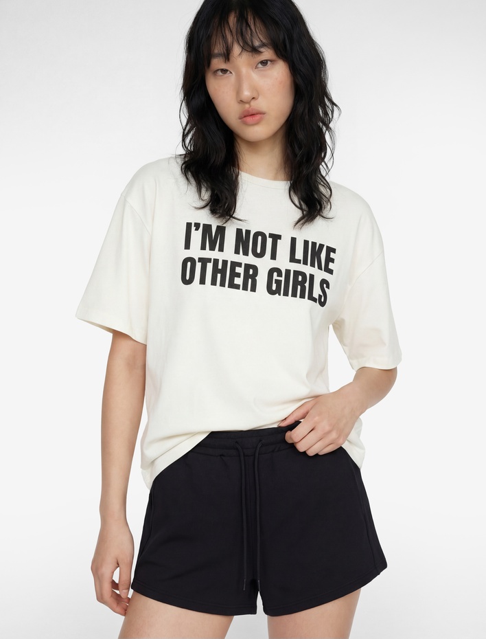  Pamuklu Yarım Kollu Bisiklet Yaka Baskılı Yırtmaçlı Oversize Spor Tişört