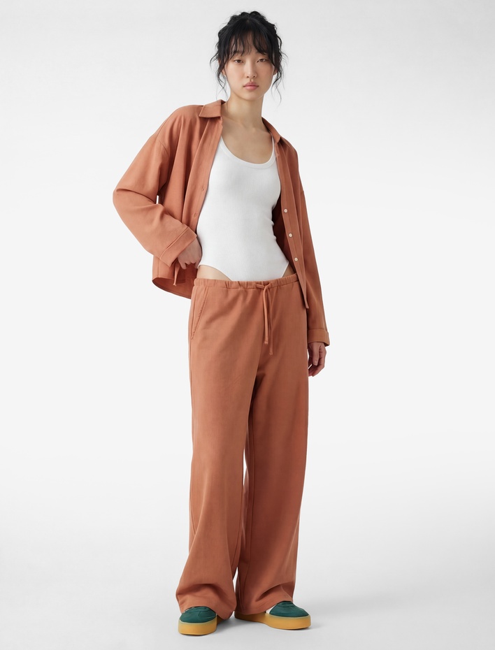  Rahat Kalıp Uzun Kollu Klasik Yaka Düğmeli Viskon Gömlek