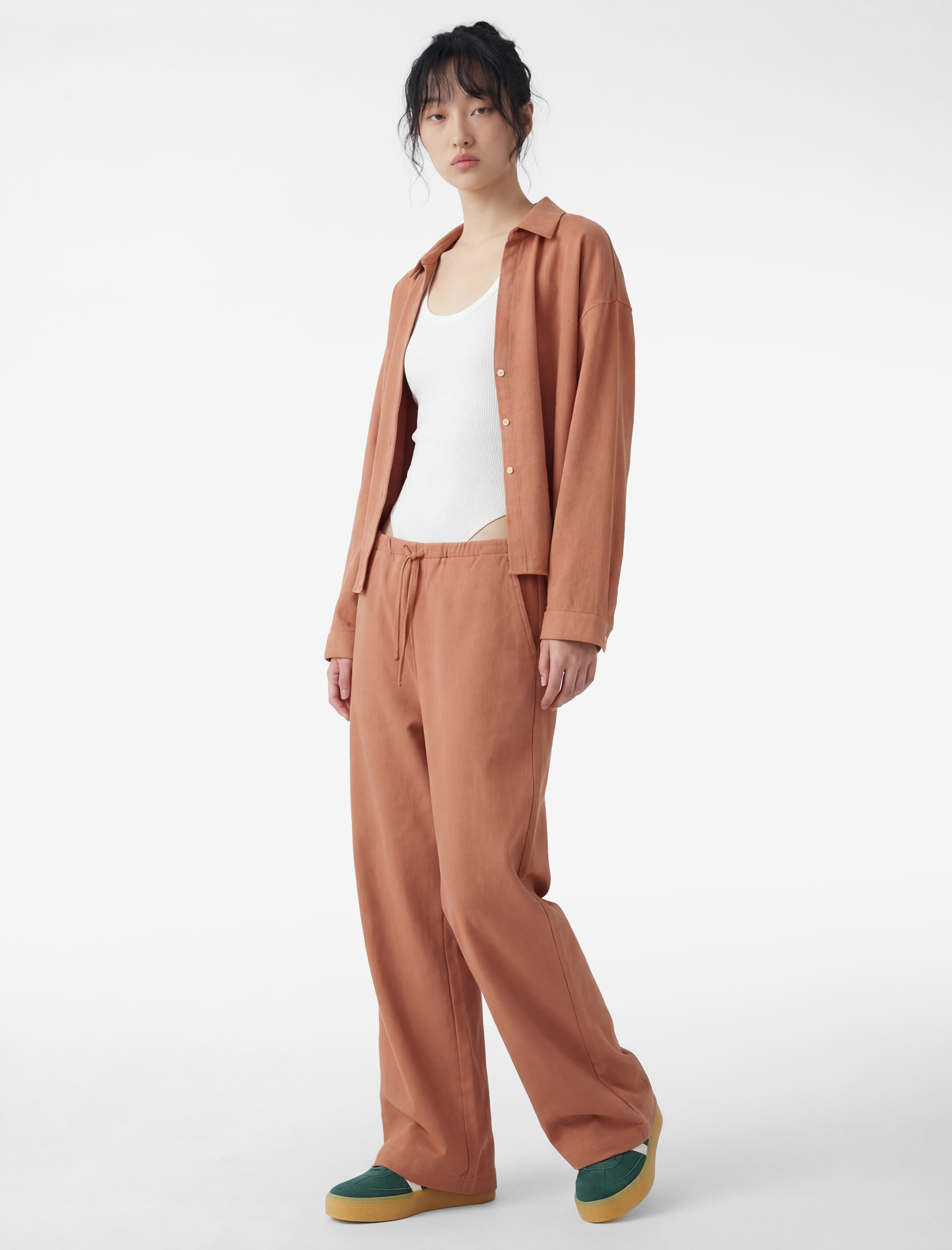 Rahat Kalıp Uzun Kollu Klasik Yaka Düğmeli Viskon Gömlek - Görsel 3