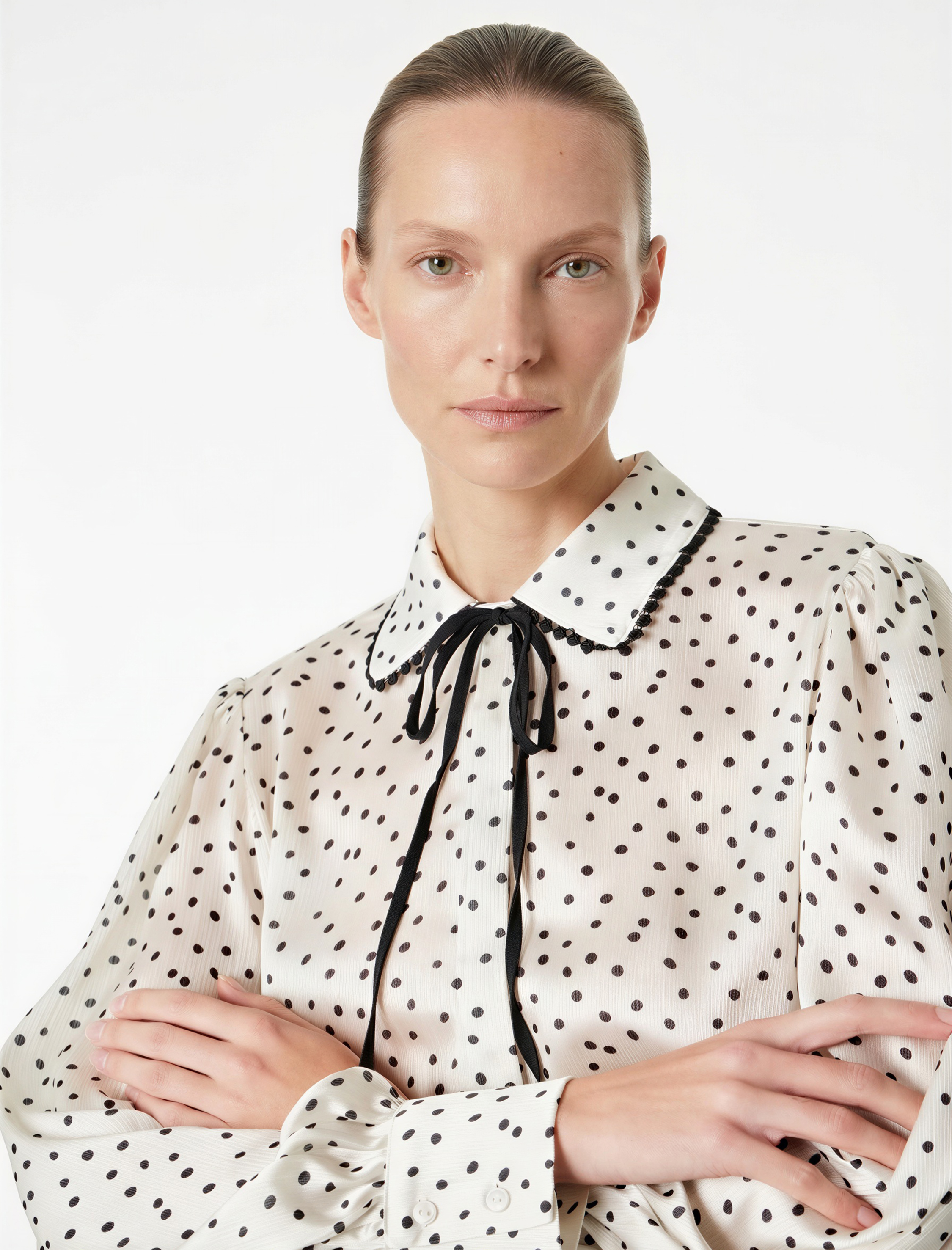 Uzun Kollu Bağlamalı Yaka Puantiyeli Saten Gömlek - Görsel 2