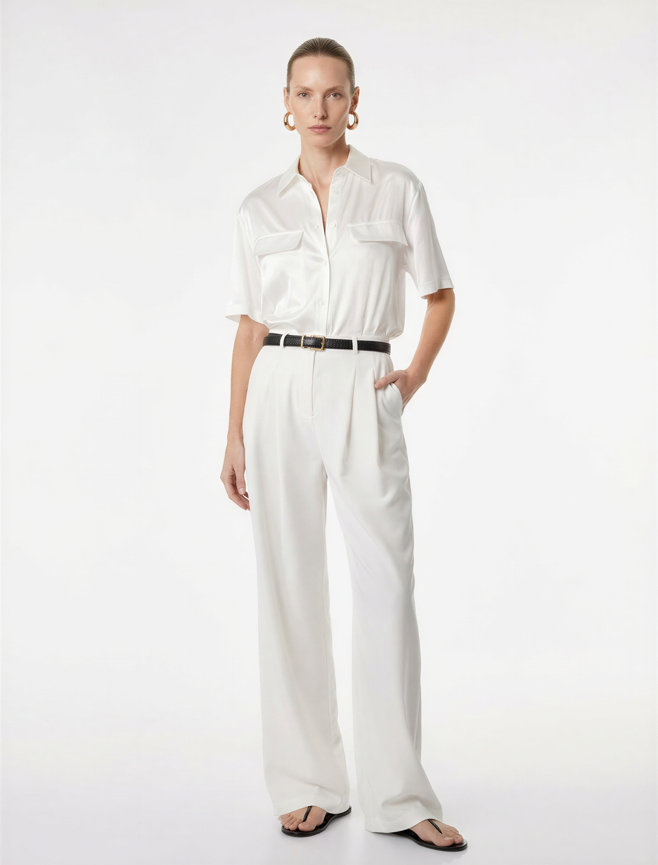 Aplike Detaylı Klasik Yaka Kısa Kollu Saten Gömlek