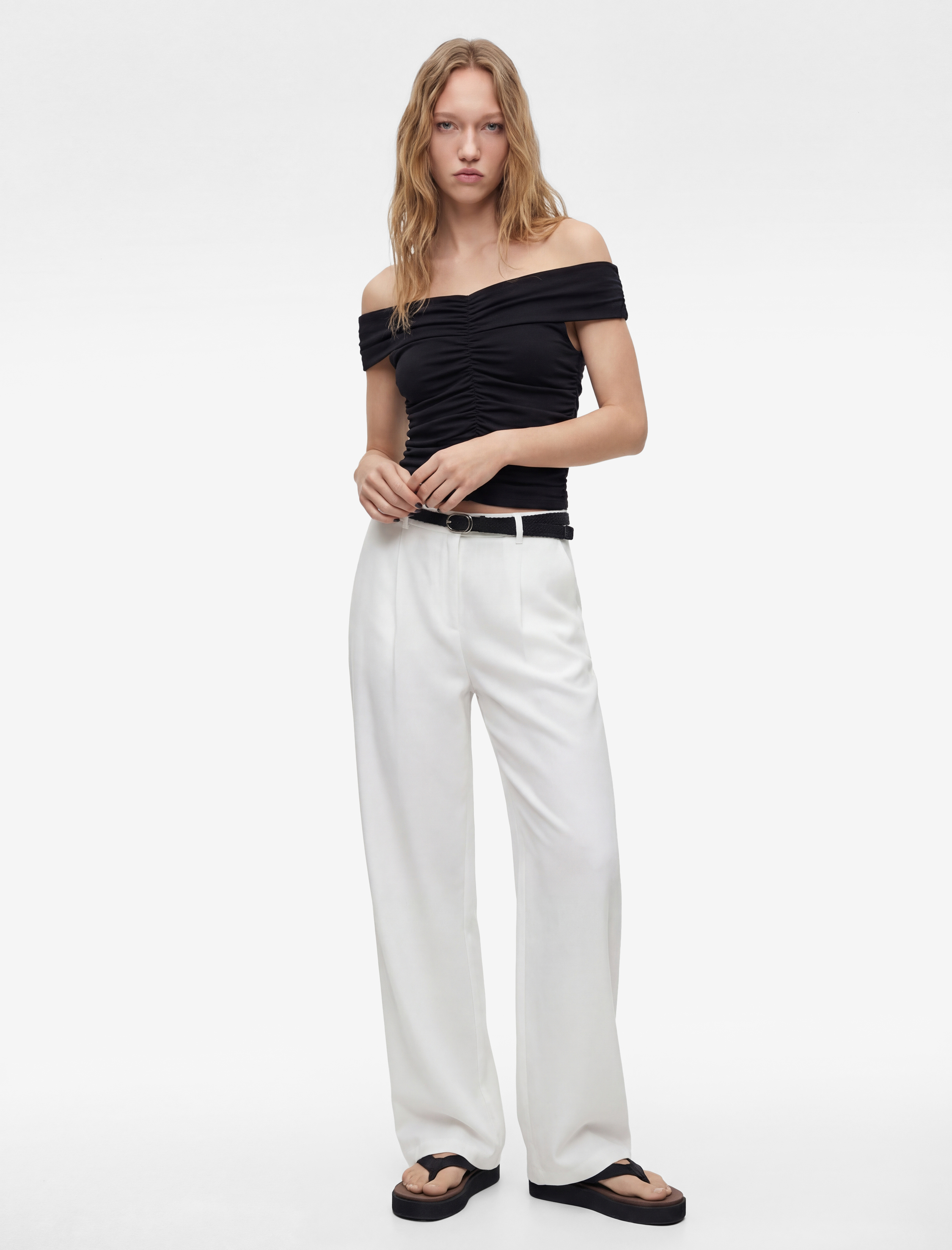   Büzgülü Kolsuz Slim Fit Modal Omzu Açık Bluz