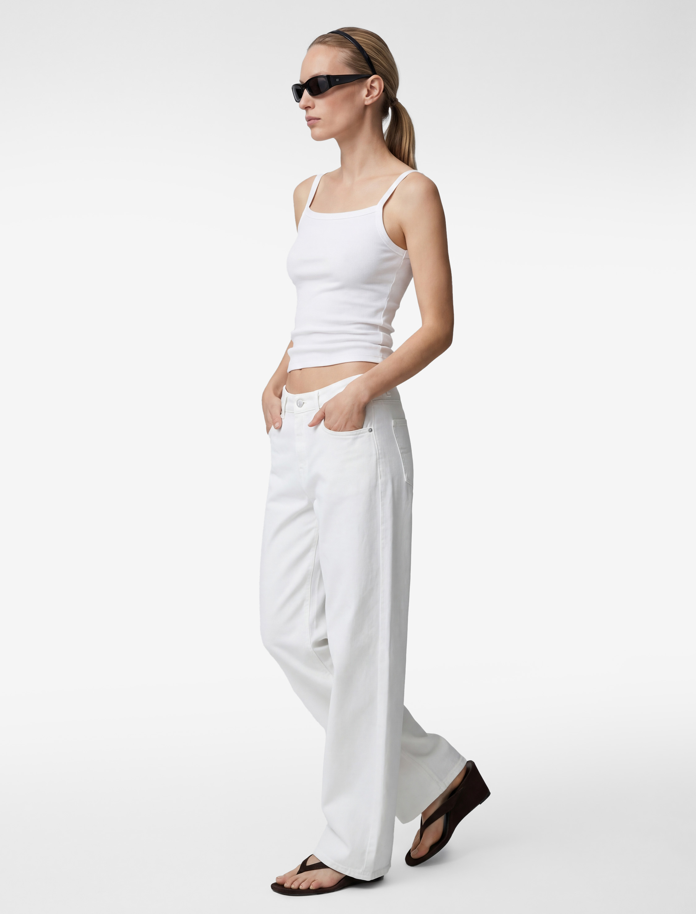   Slim Fit Ribanalı Kolsuz Kare Yaka Bluz