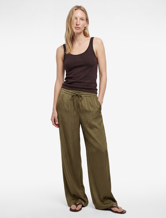  Rahat Kalıp Cepli Viskon Geniş Paça Pantolon