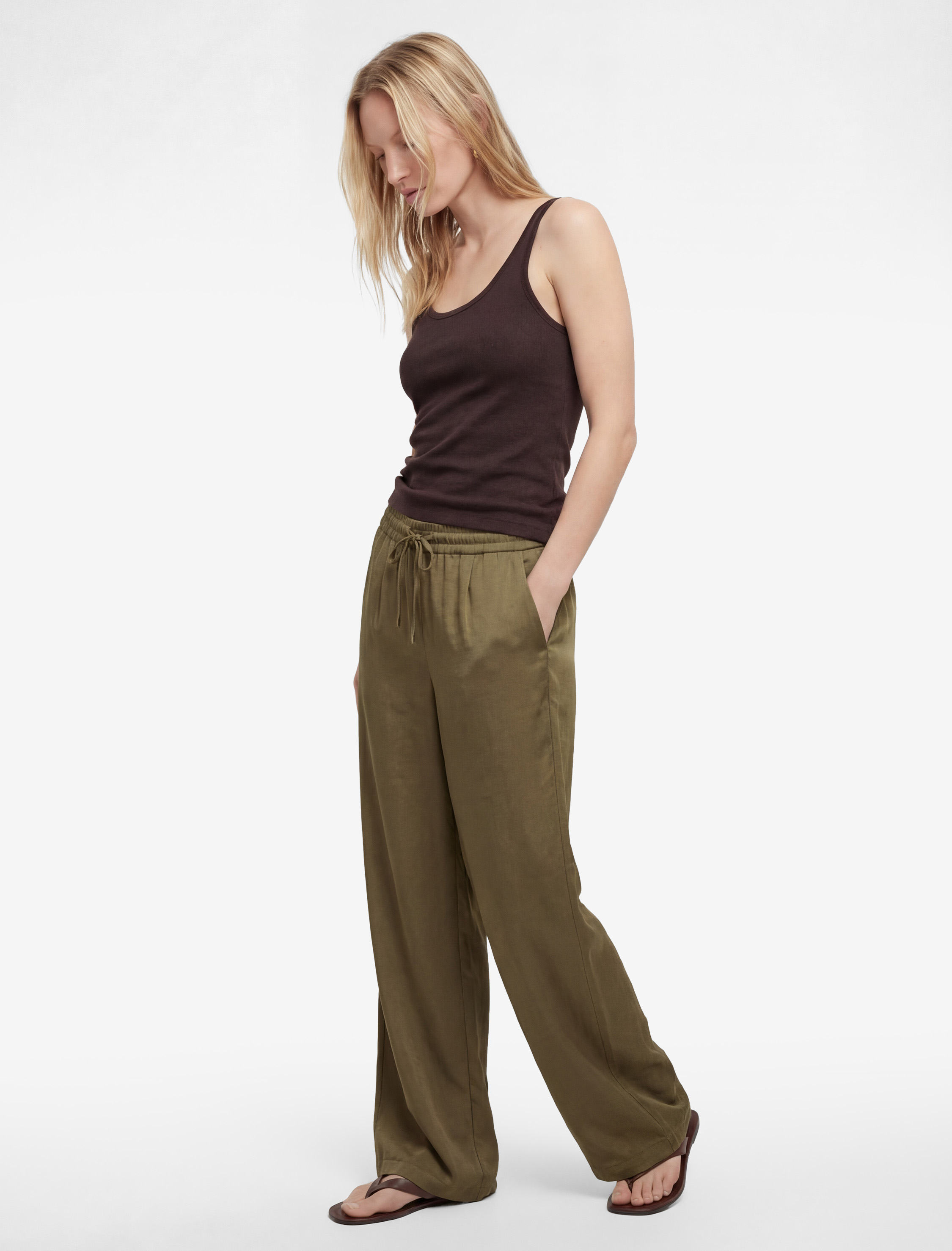 Rahat Kalıp Cepli Viskon Geniş Paça Pantolon - Görsel 2