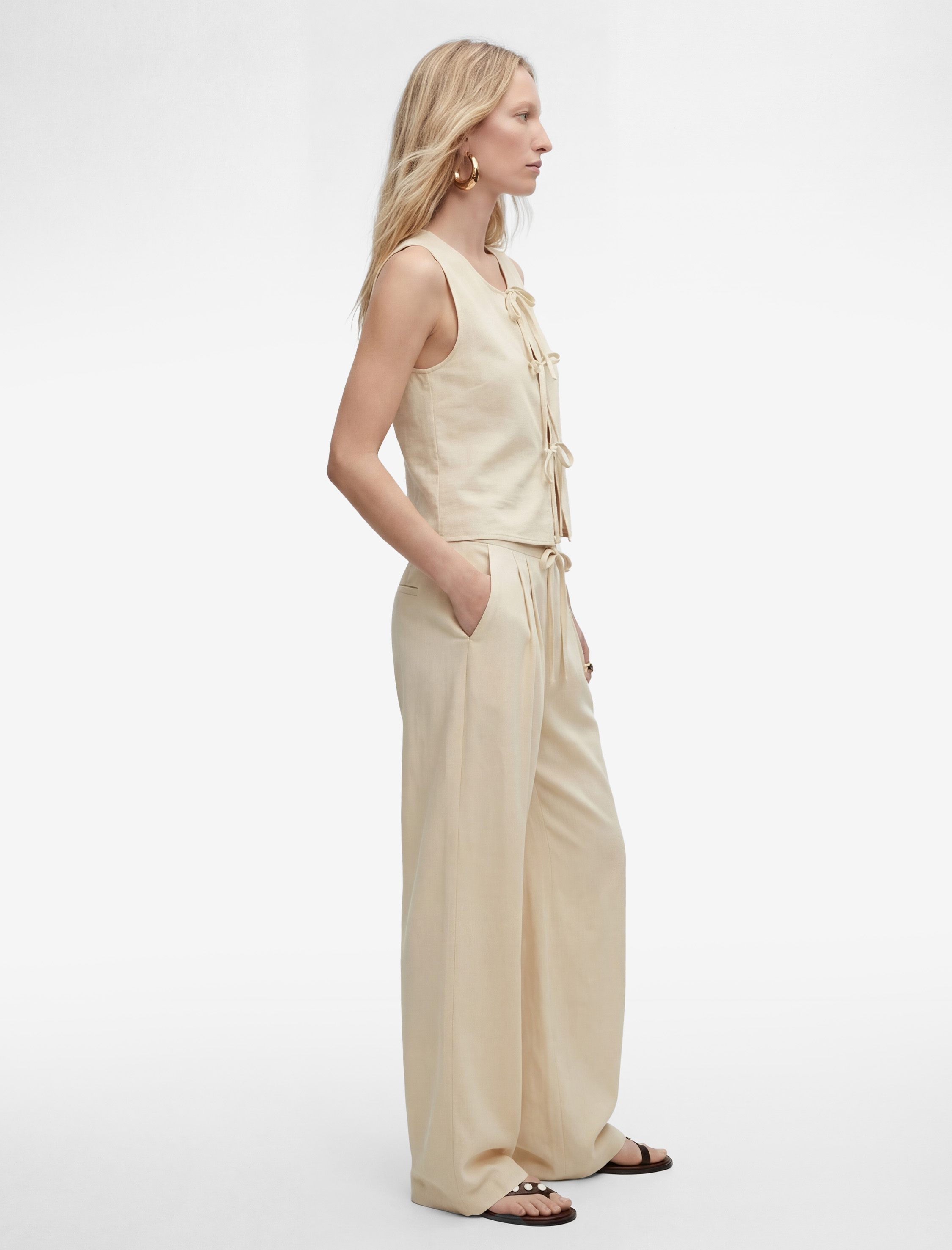 Viskon Kumaş Bağlama Detaylı Cepli Pileli Geniş Paça Palazzo Pantolon - Görsel 3