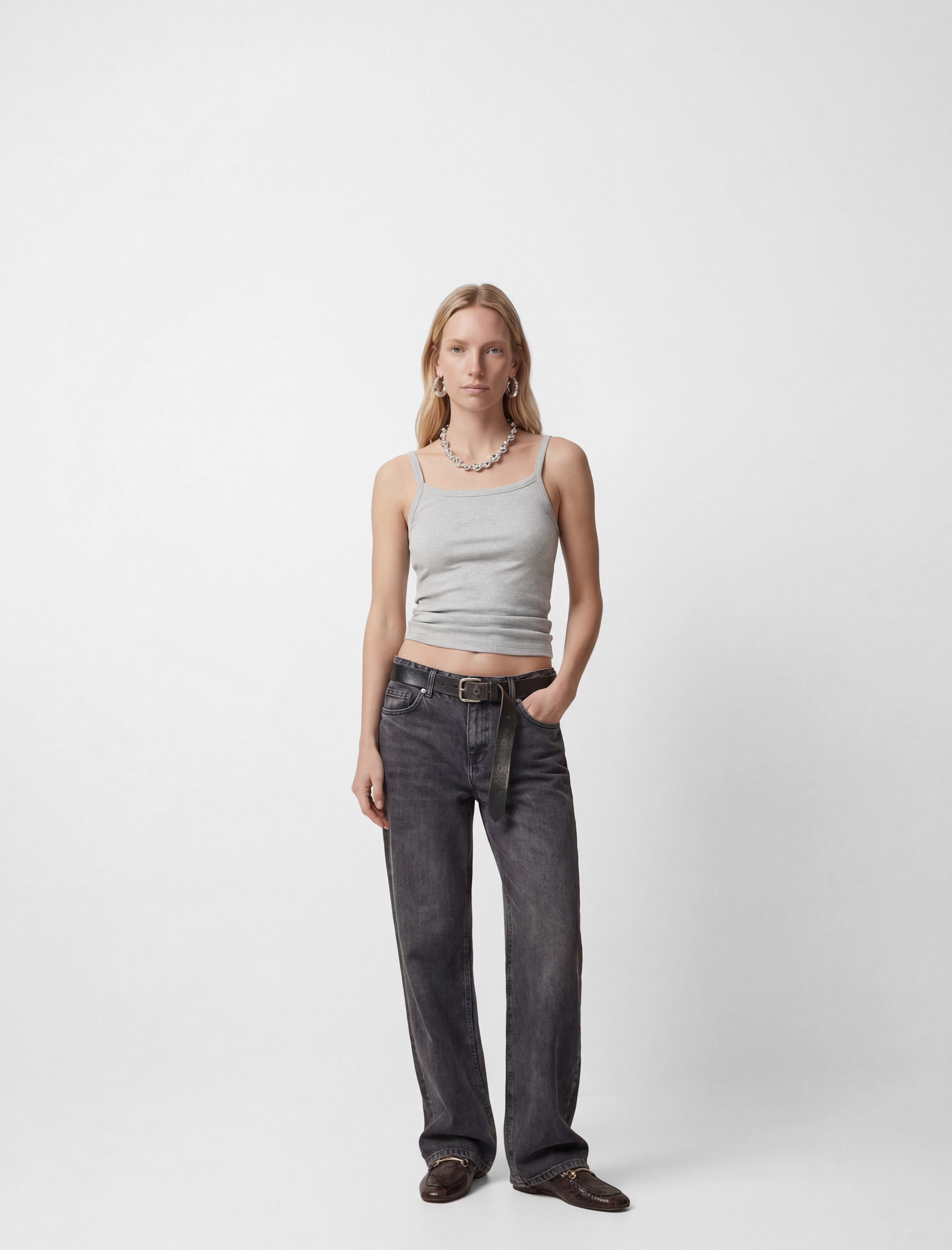   Slim Fit Ribanalı Kolsuz Kare Yaka Bluz