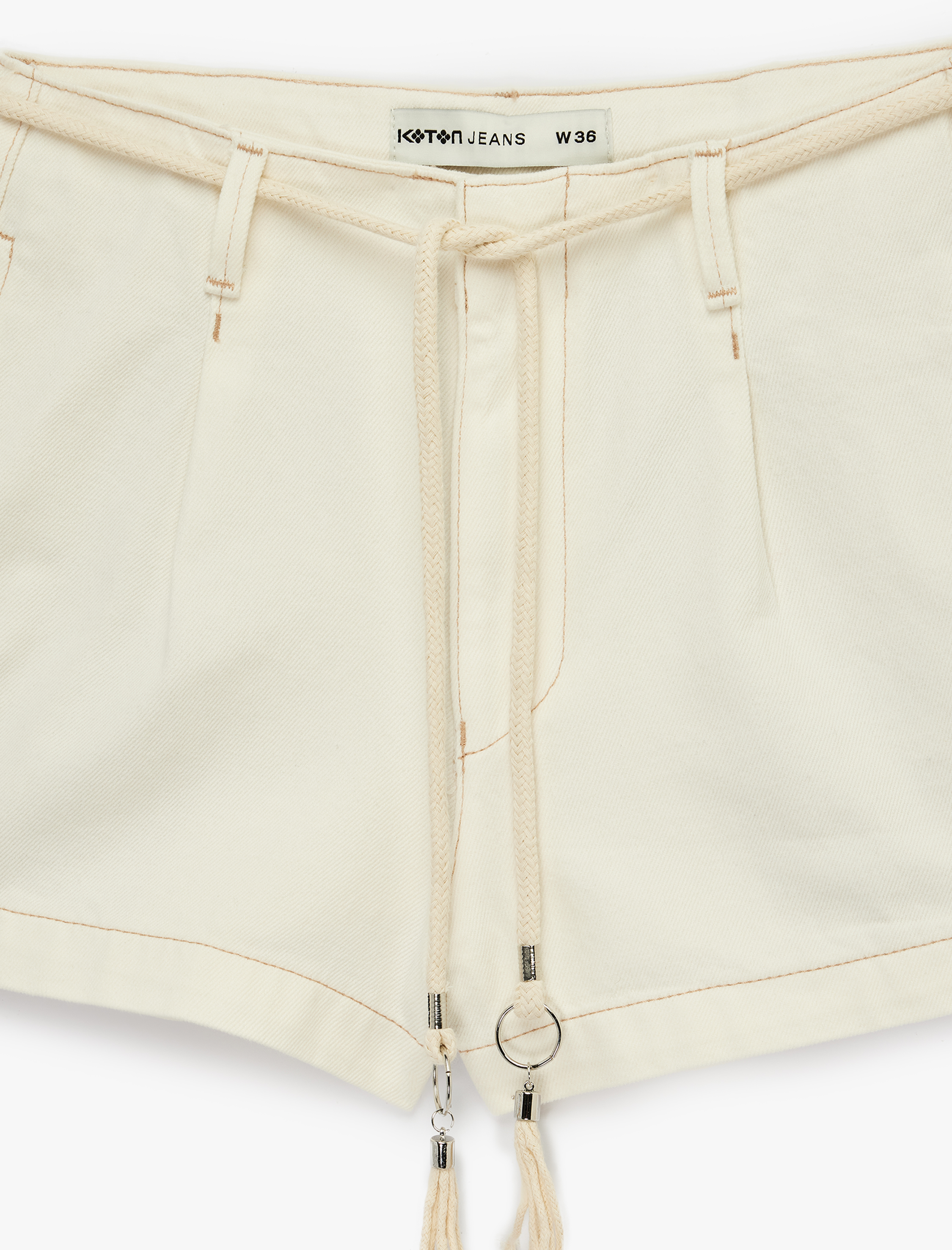   Yüksek Bel Rahat Kalıp Kemerli Denim Mini Şort