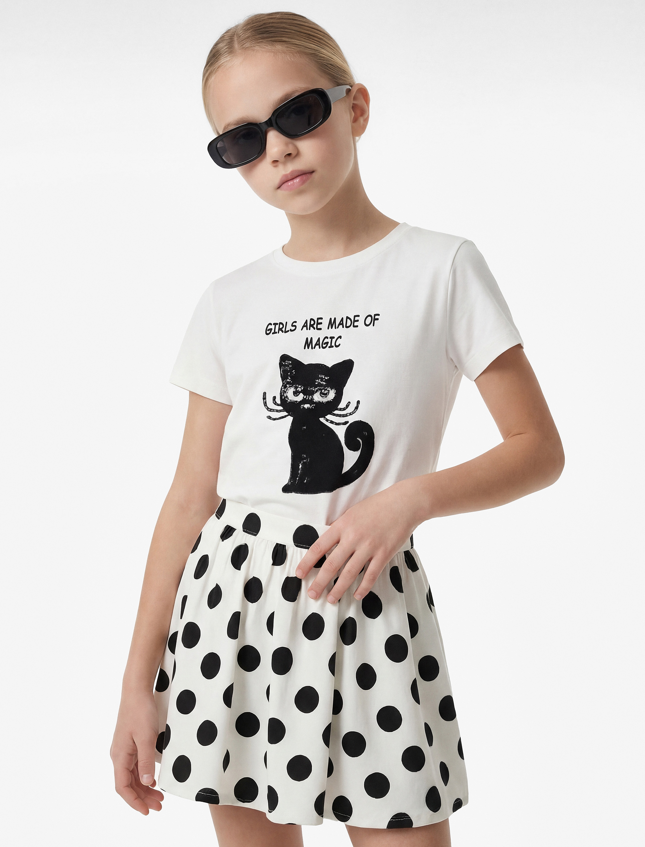 Pamuklu Kısa Kollu Bisiklet Yaka Kedi Baskılı Pullu Payetli Tişört - Görsel 2